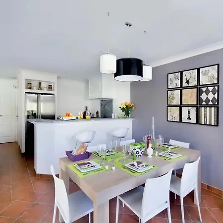 Spacious In For 8 *